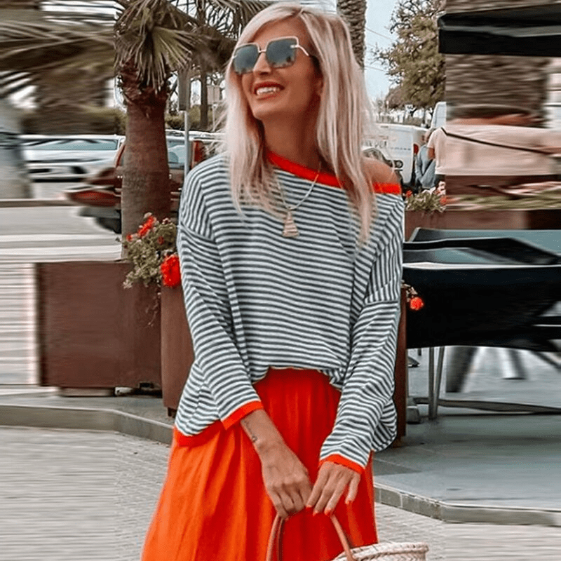 CD | Pulover albastru cu dungi și ornamente portocalii